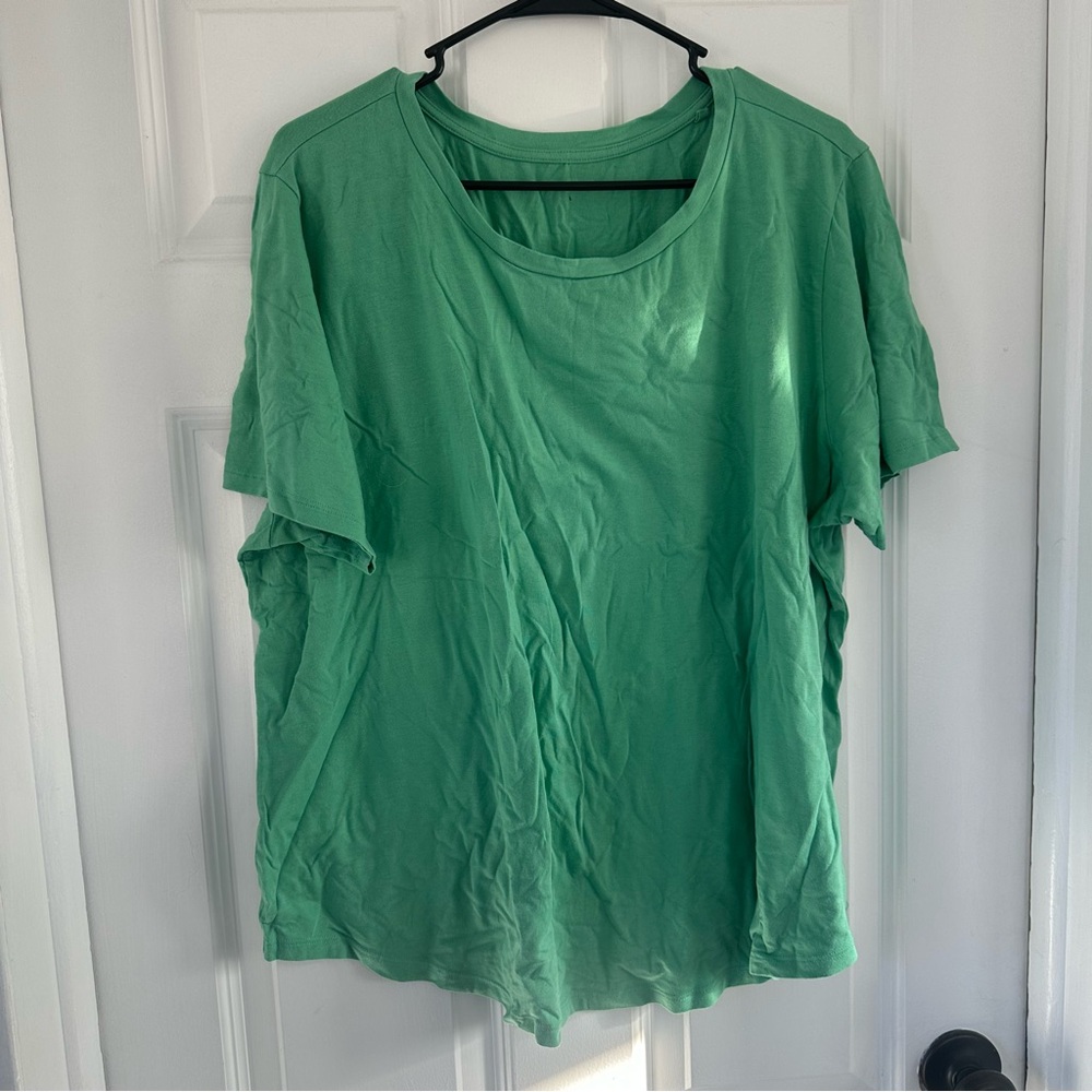 Universal standard L tee Rex tee in green